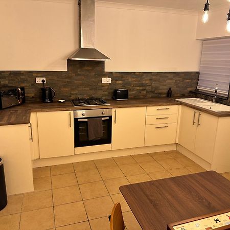 Stylish Miners Cottage, Treorchy, Rhondda Treorky ภายนอก รูปภาพ