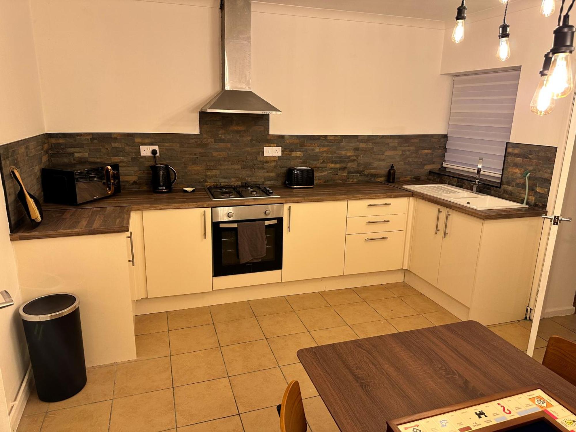 Stylish Miners Cottage, Treorchy, Rhondda Treorky ภายนอก รูปภาพ